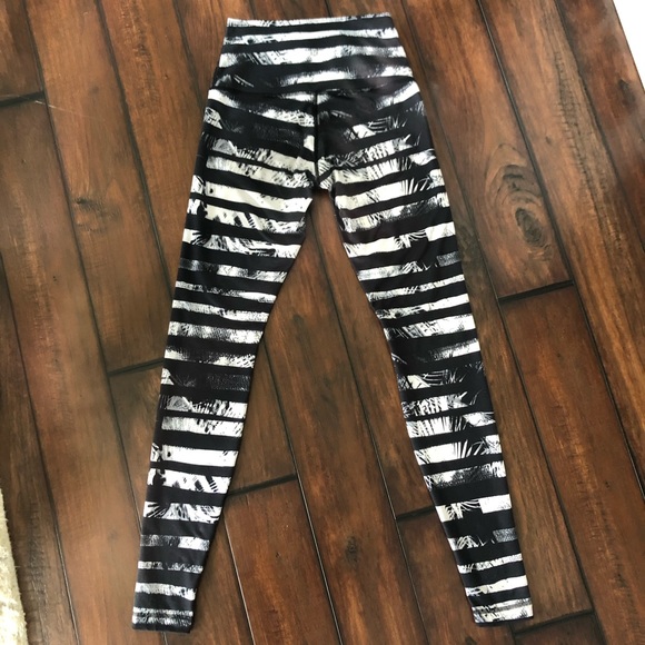 Lululemon Wunder Under High Rise Leggings - Picture 3 of 6